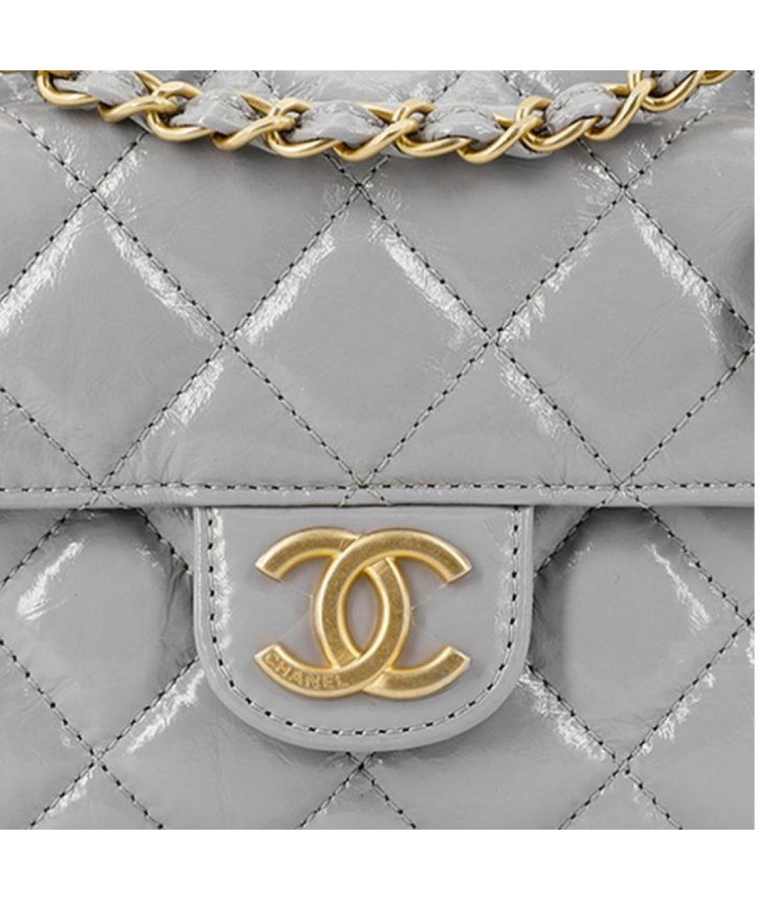 CHANEL Серая сумка через плечо из лакированной кожи, фото 5