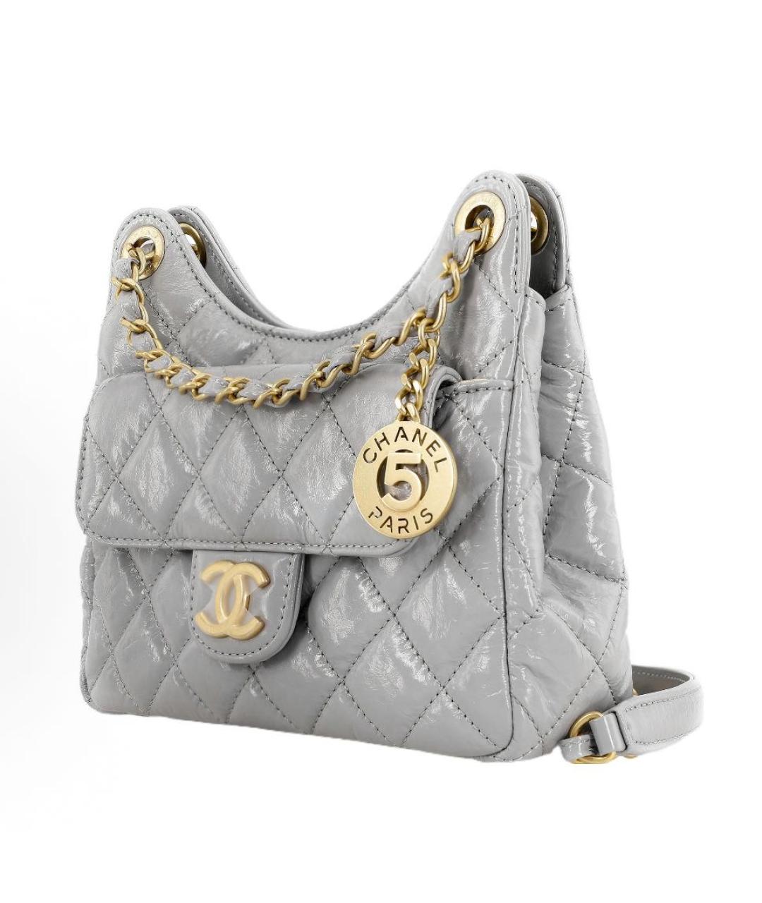 CHANEL Серая сумка через плечо из лакированной кожи, фото 2