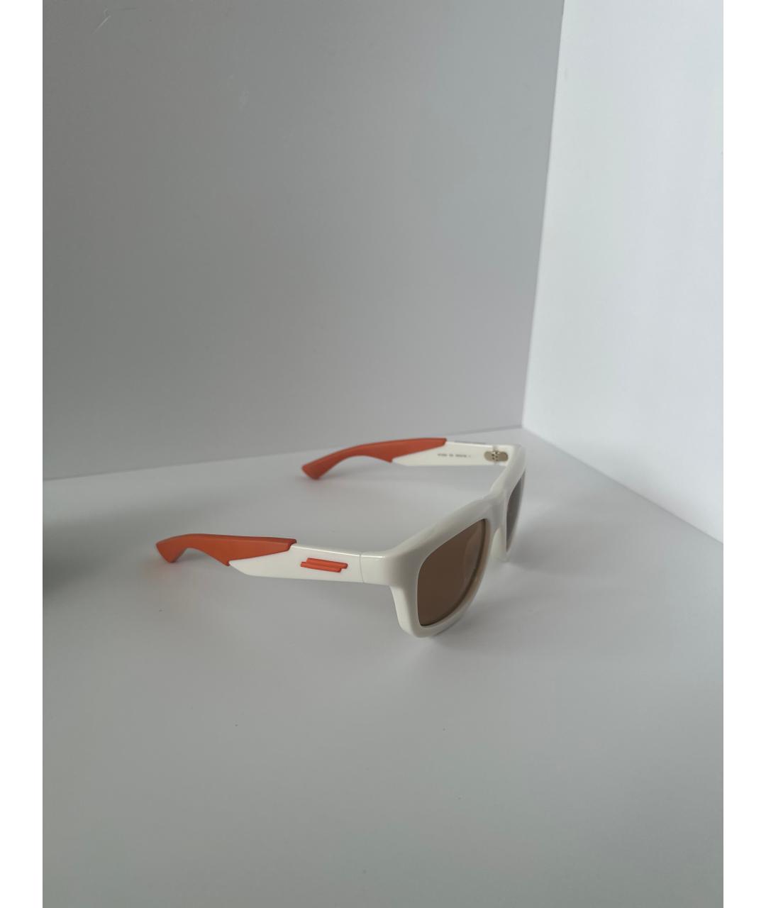 BOTTEGA VENETA Белые пластиковые солнцезащитные очки, фото 3