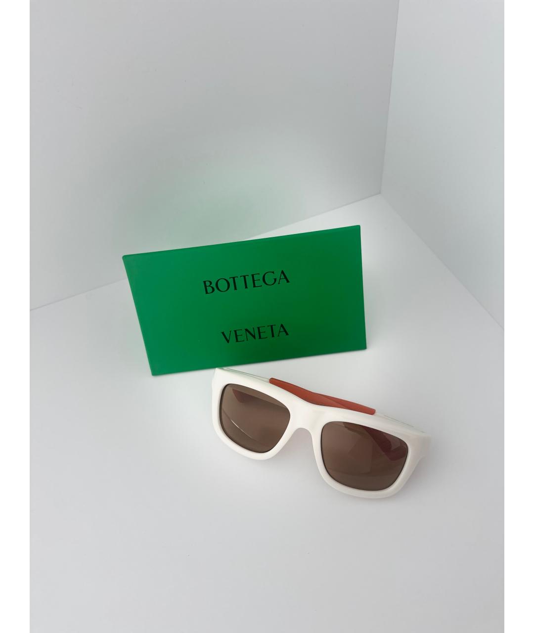 BOTTEGA VENETA Белые пластиковые солнцезащитные очки, фото 2