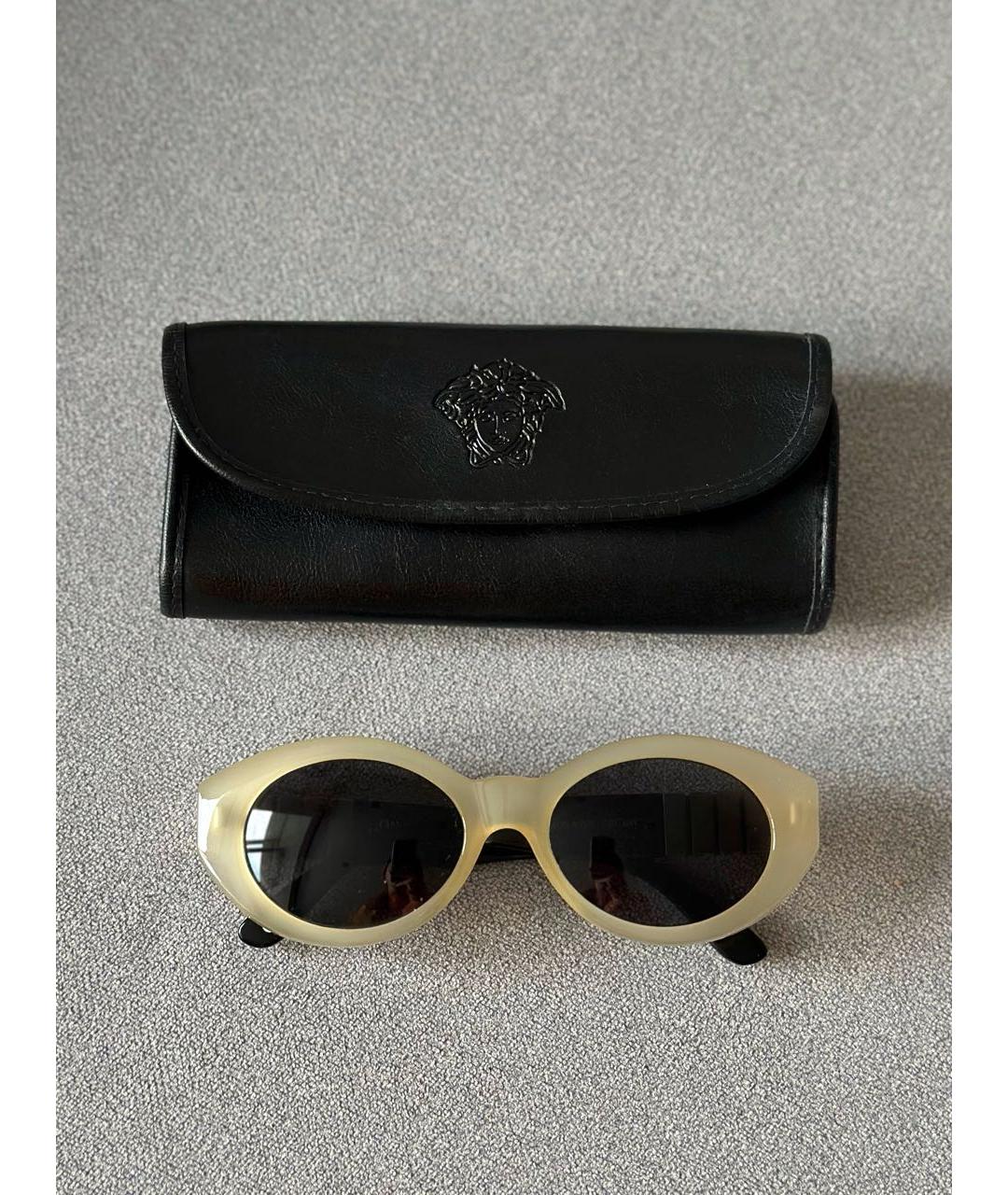 VERSACE Бежевые пластиковые солнцезащитные очки, фото 2