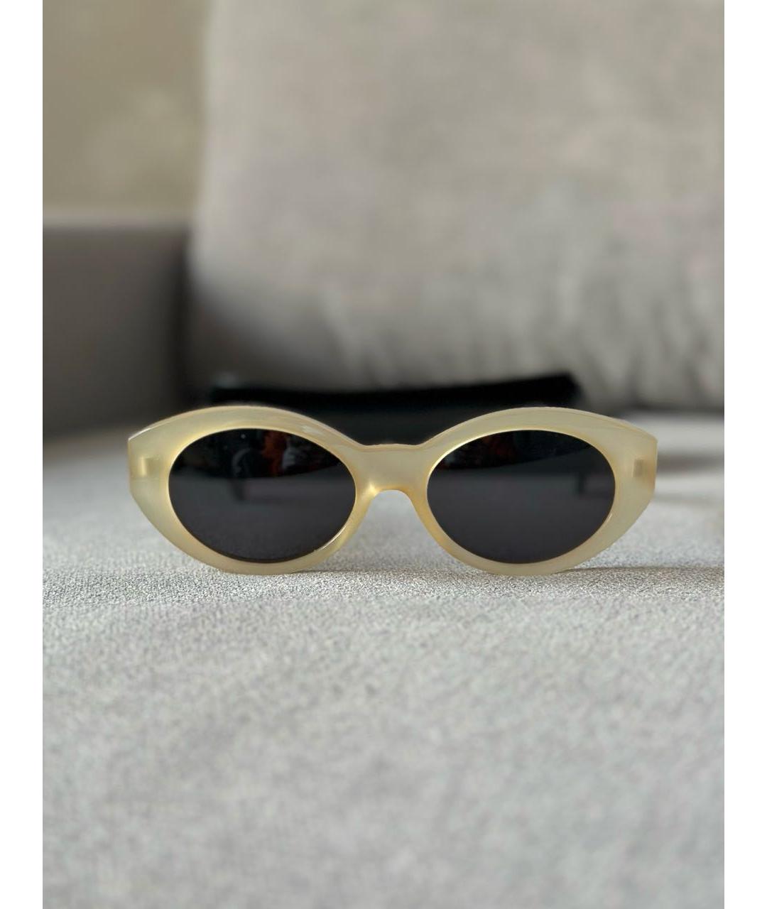VERSACE Бежевые пластиковые солнцезащитные очки, фото 3