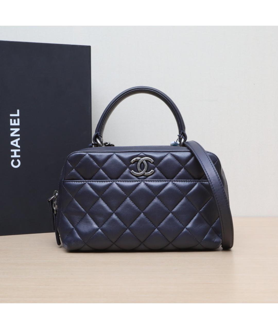 CHANEL Темно-синяя кожаная сумка через плечо, фото 2