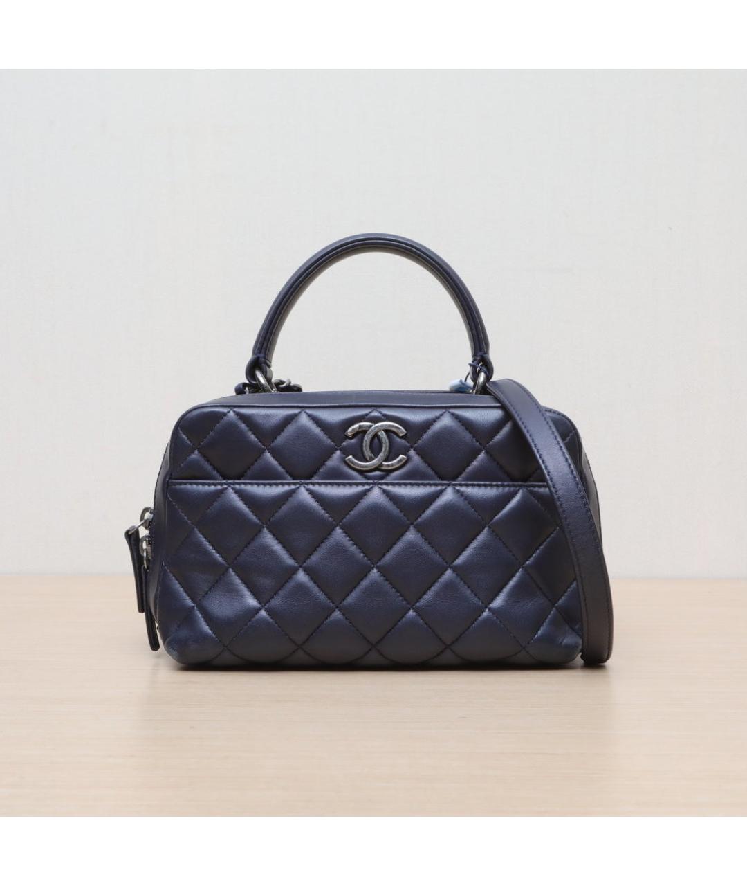 CHANEL Темно-синяя кожаная сумка через плечо, фото 3