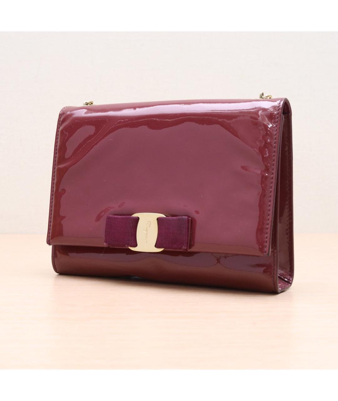 FERRAGAMO Бордовая сумка через плечо из лакированной кожи, фото 4