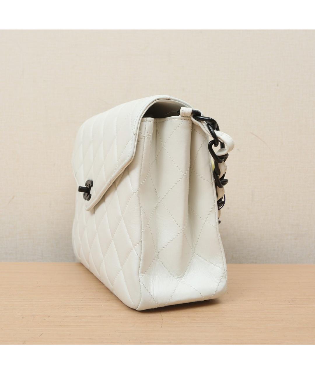 CHANEL Белая кожаная сумка через плечо, фото 3