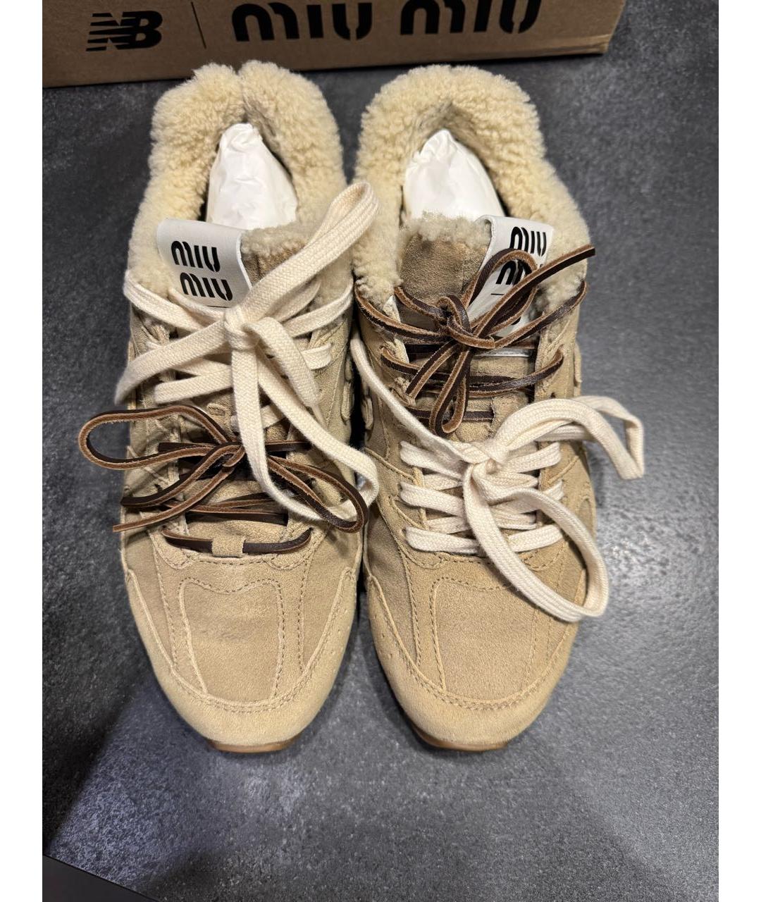 MIU MIU Бежевые замшевые кроссовки, фото 2
