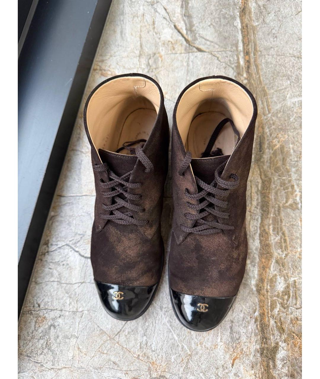 CHANEL Коричневые замшевые ботинки, фото 3