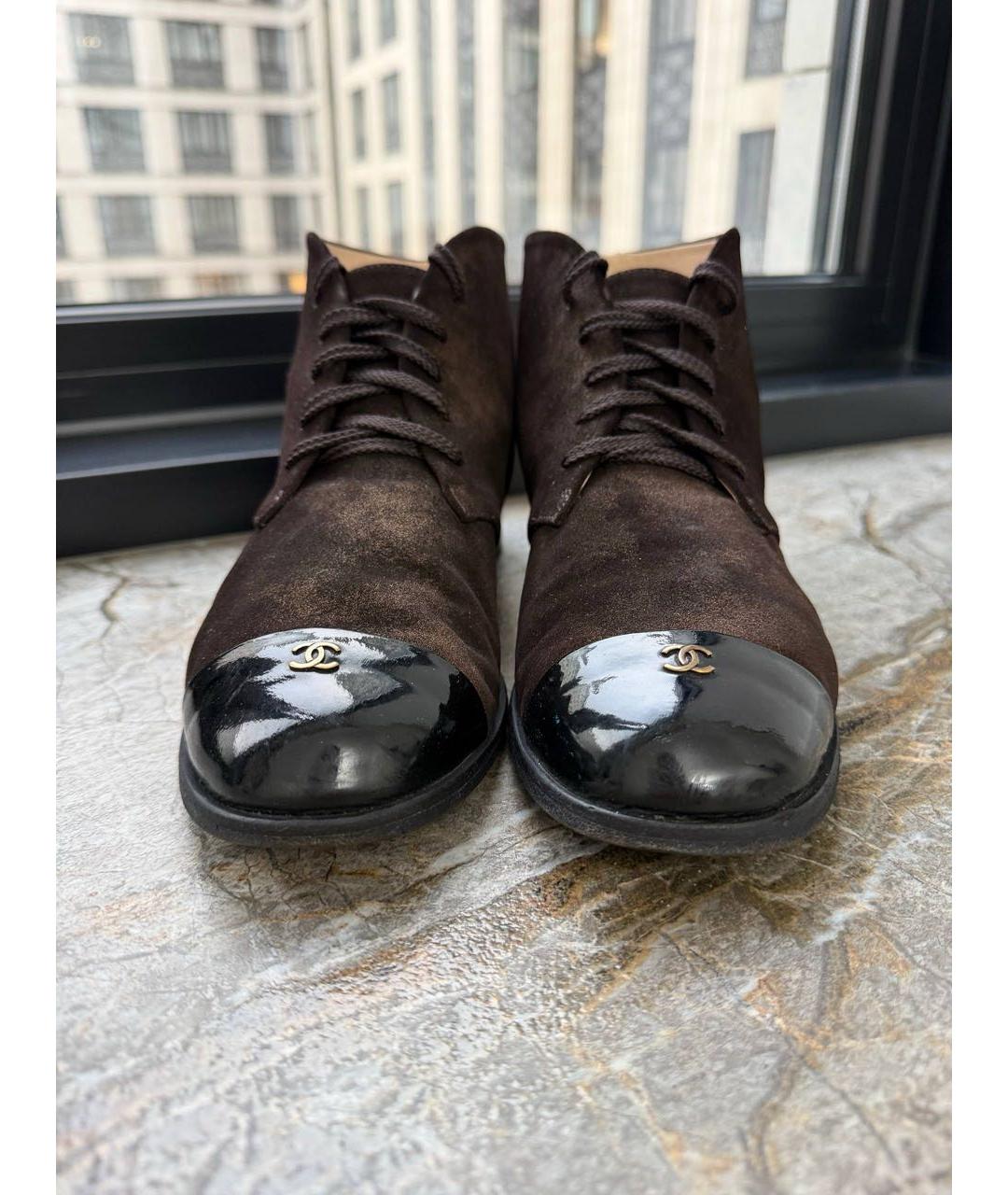 CHANEL Коричневые замшевые ботинки, фото 2