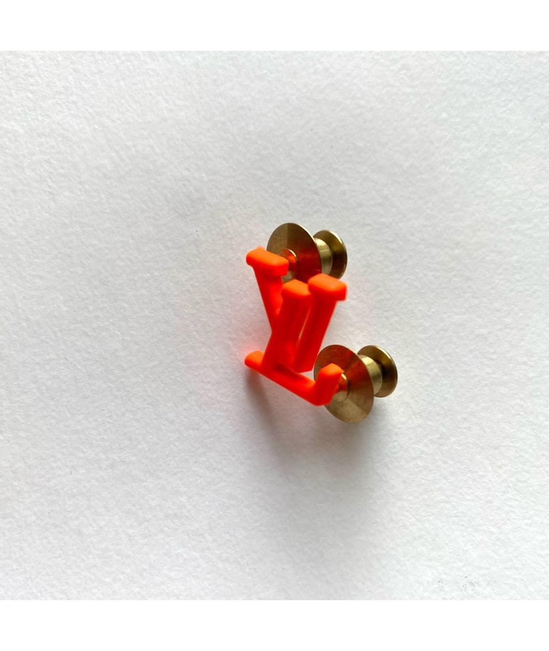 LOUIS VUITTON Оранжевая пластиковая булавка / брошь, фото 2