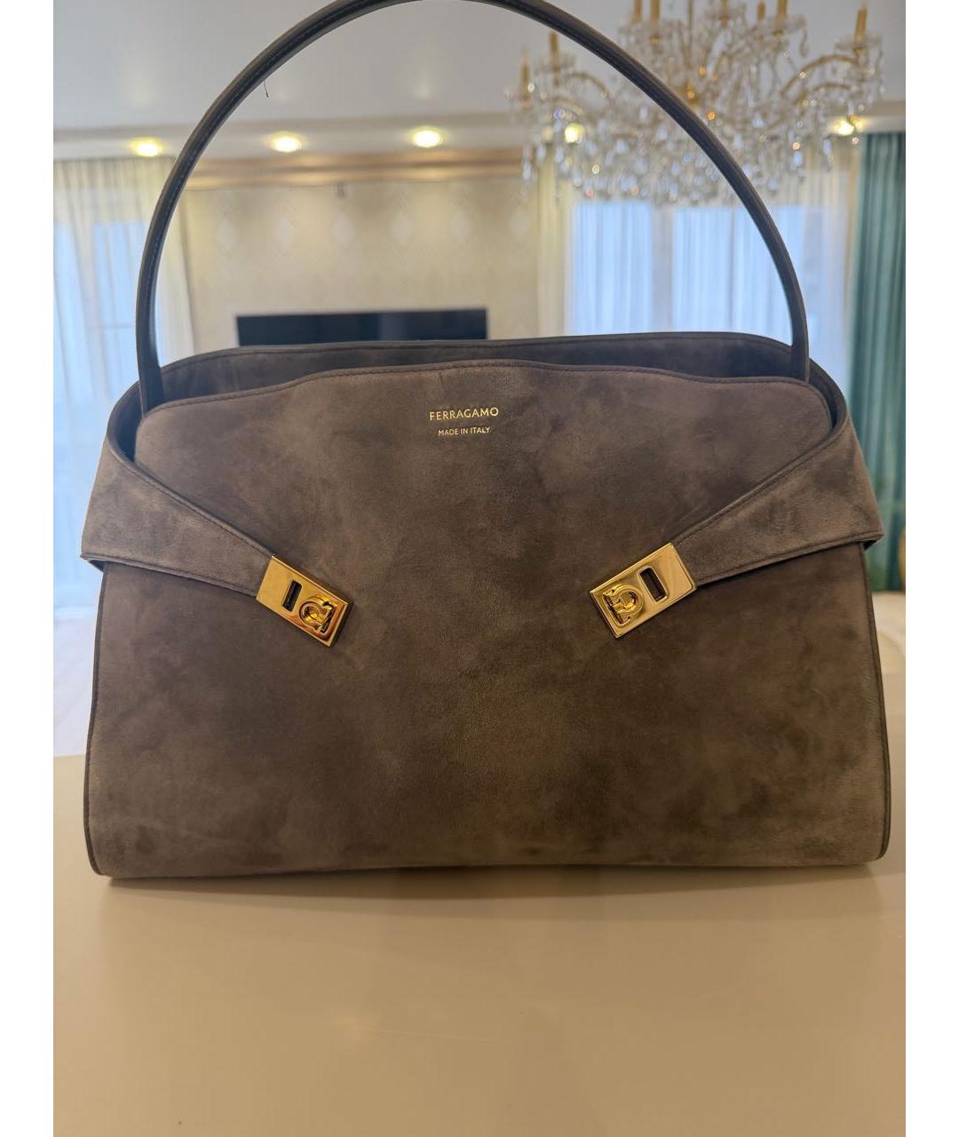 FERRAGAMO Антрацитовая замшевая сумка с короткими ручками, фото 6