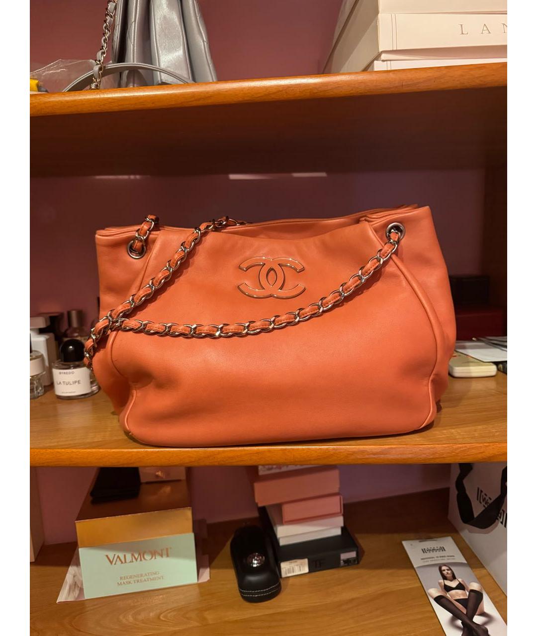 CHANEL Коралловая кожаная сумка через плечо, фото 3