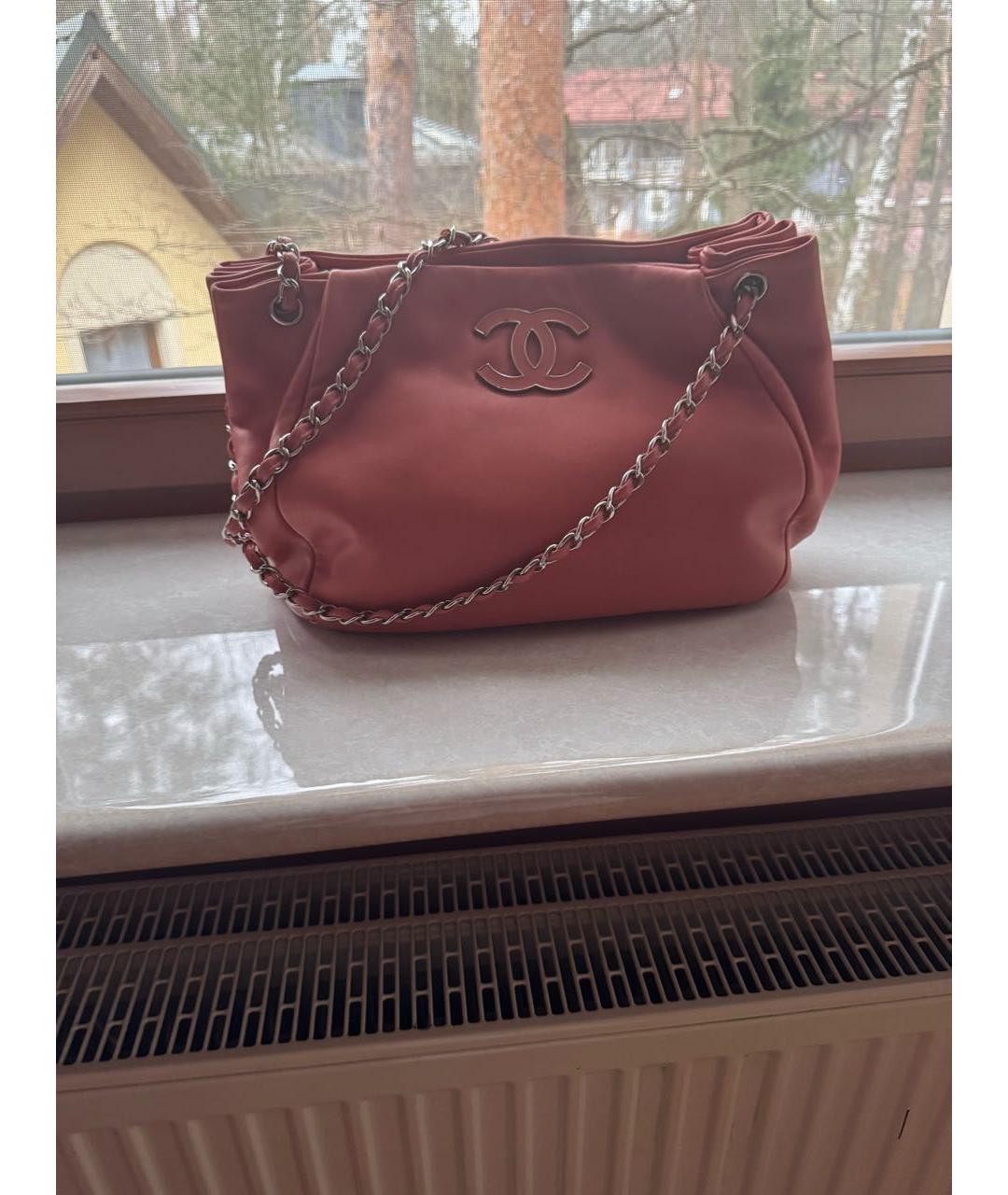 CHANEL Коралловая кожаная сумка через плечо, фото 2