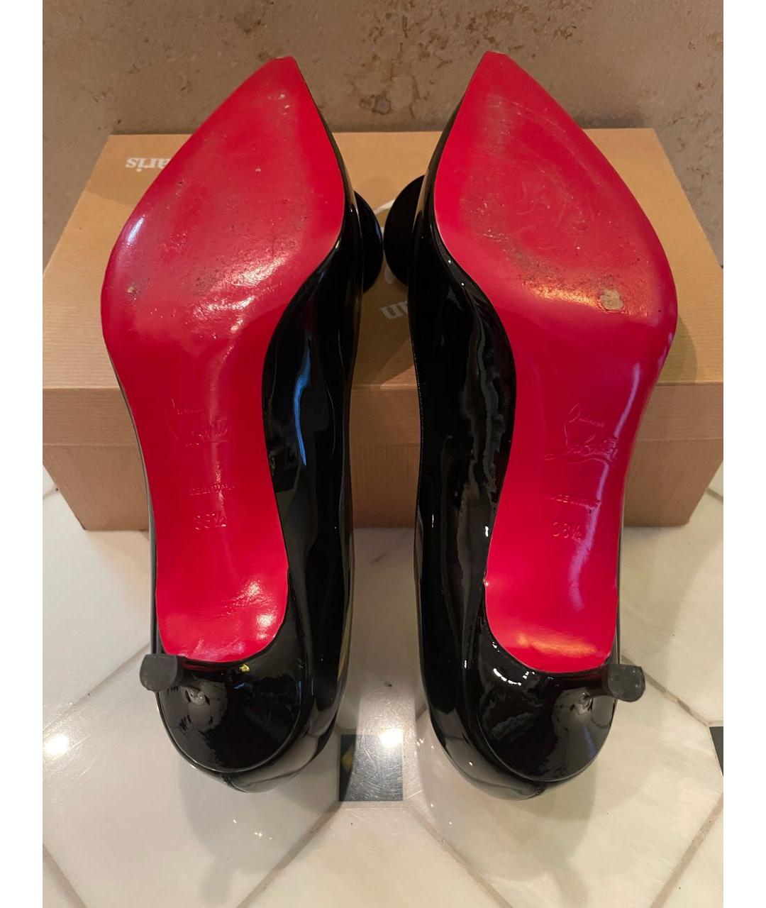 CHRISTIAN LOUBOUTIN Черные лодочки на низком каблуке из лакированной кожи, фото 5