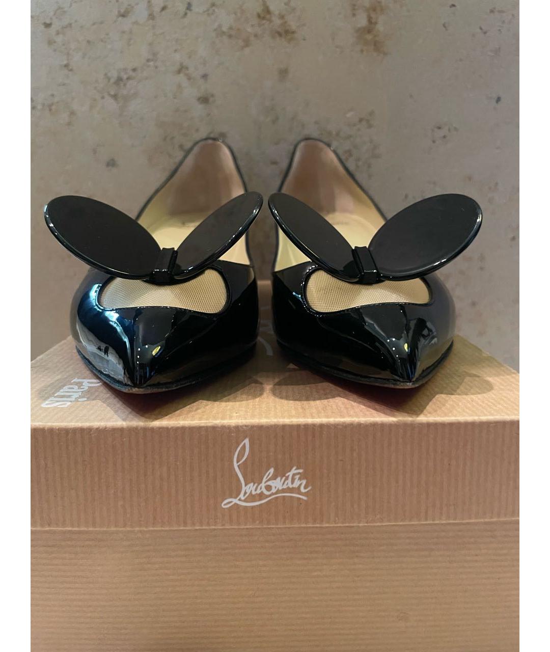 CHRISTIAN LOUBOUTIN Черные лодочки на низком каблуке из лакированной кожи, фото 3