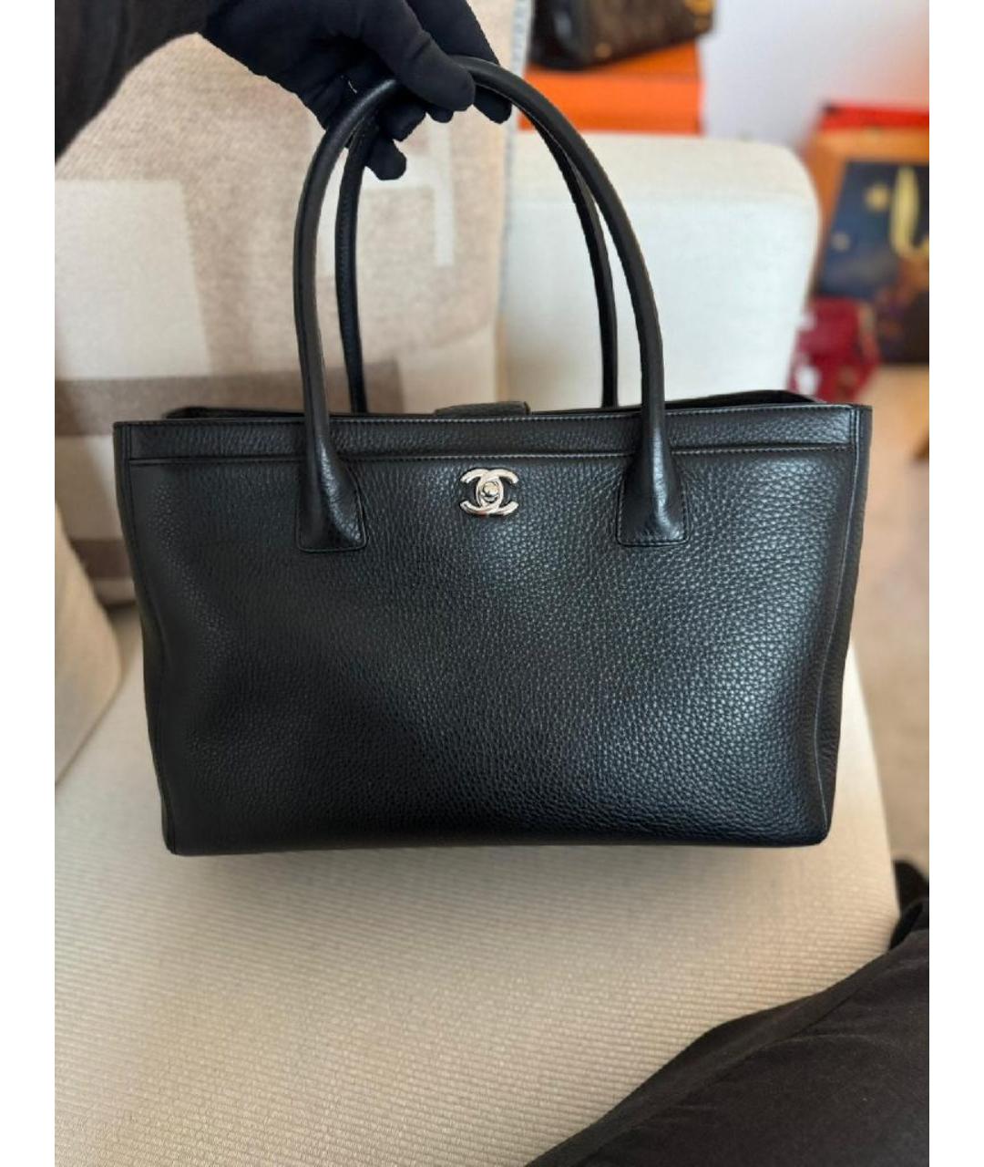 CHANEL Черная кожаная сумка тоут, фото 2