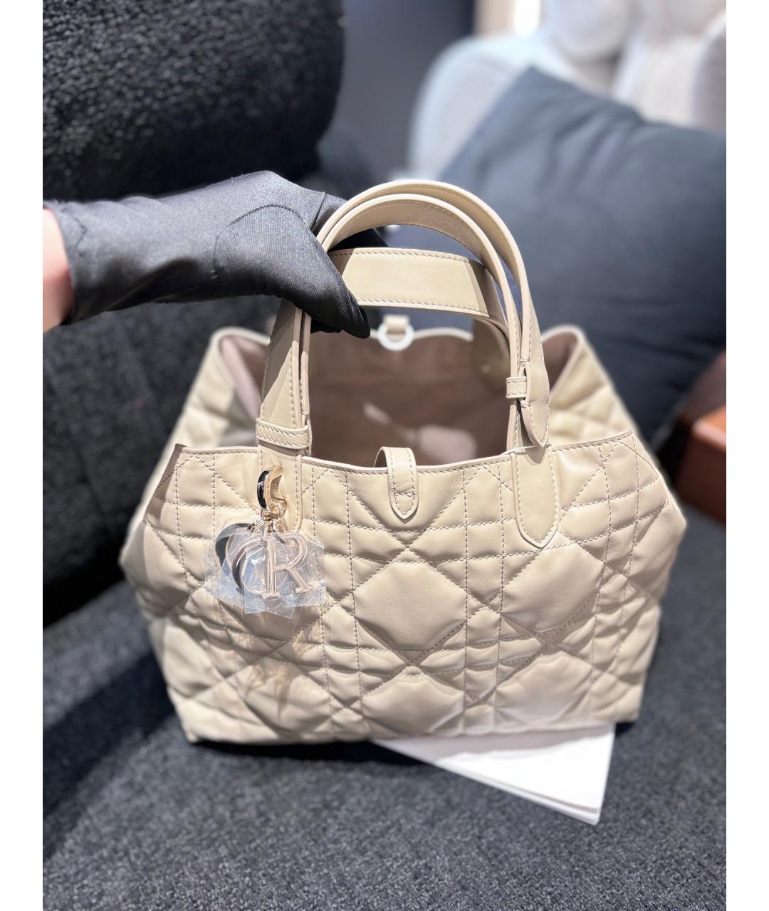 CHRISTIAN DIOR Бежевая кожаная сумка тоут, фото 2