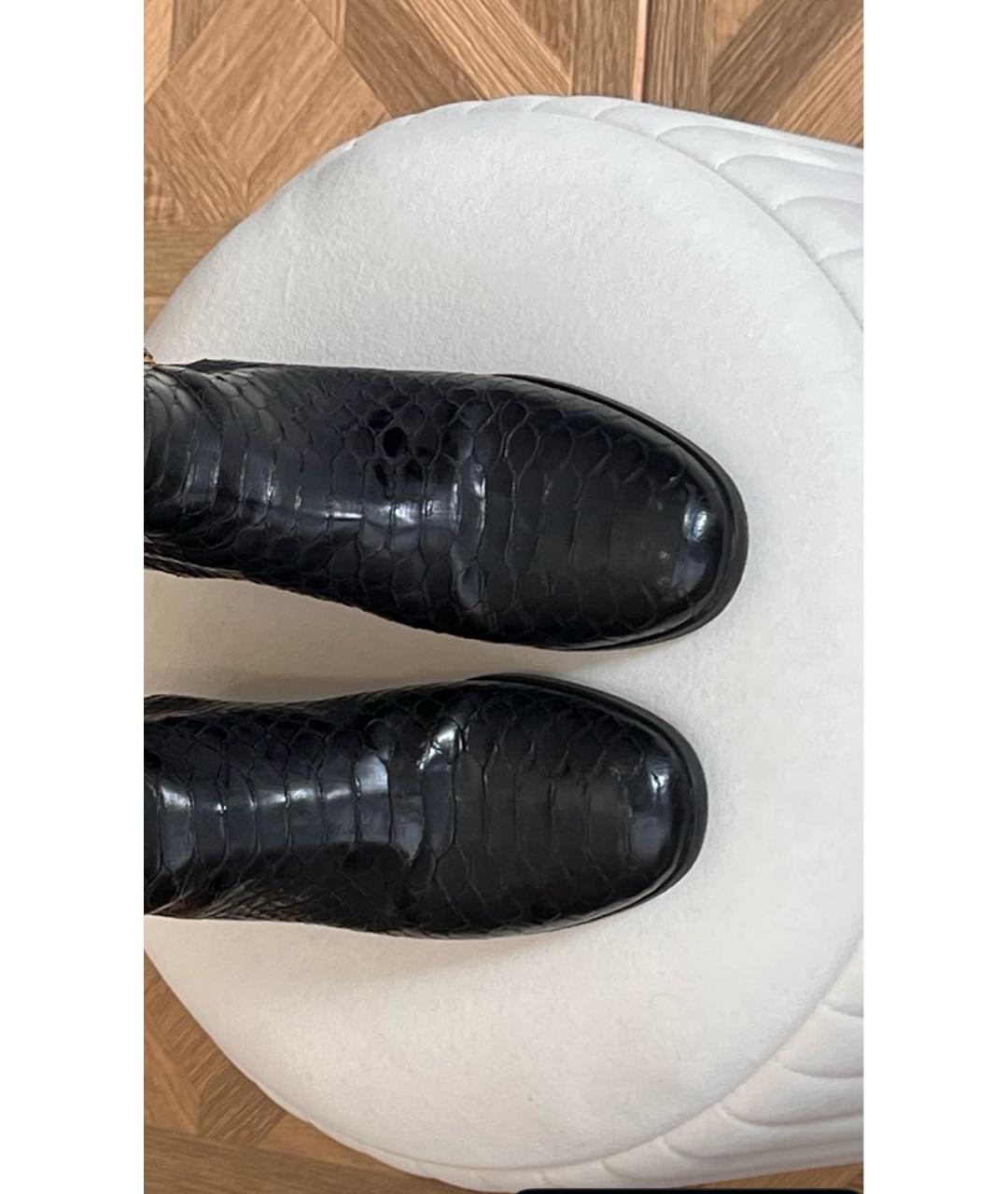 CHANEL Черные сапоги из экзотической кожи, фото 3