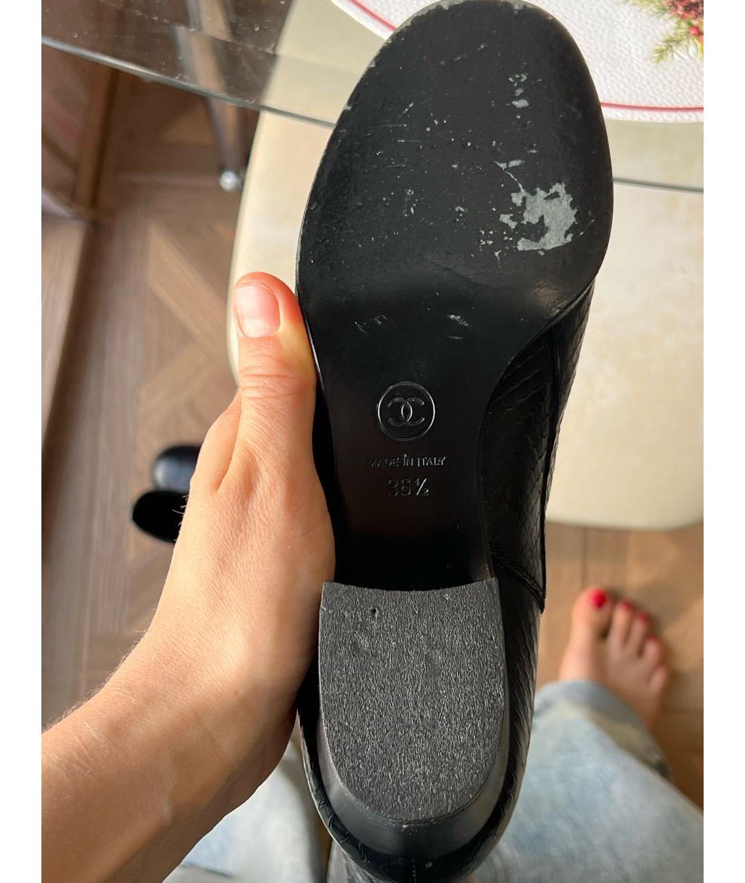 CHANEL Черные сапоги из экзотической кожи, фото 6