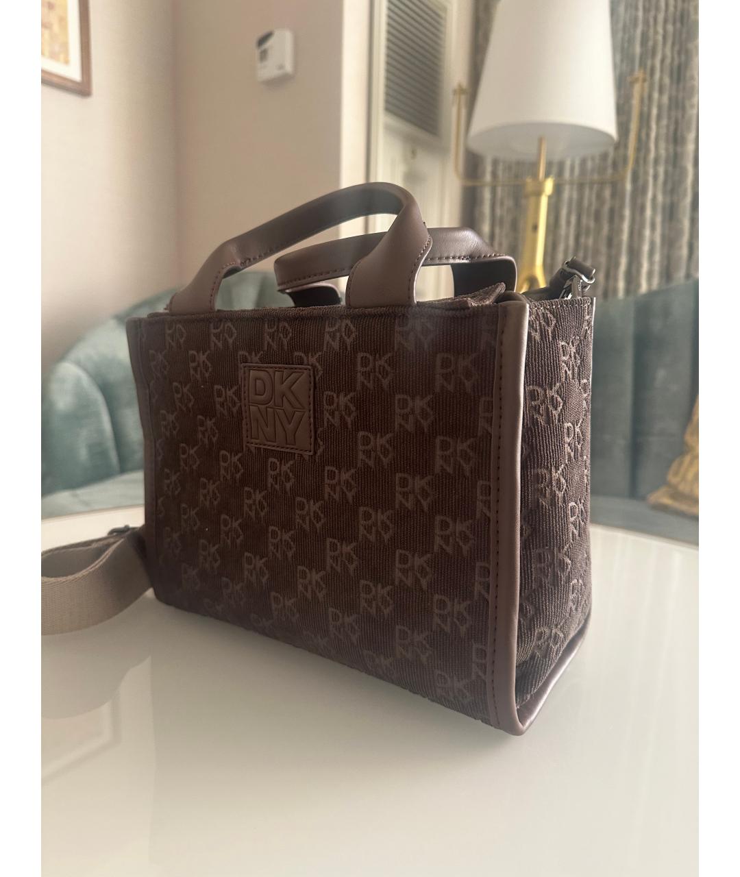 DKNY Коричневая тканевая сумка с короткими ручками, фото 2