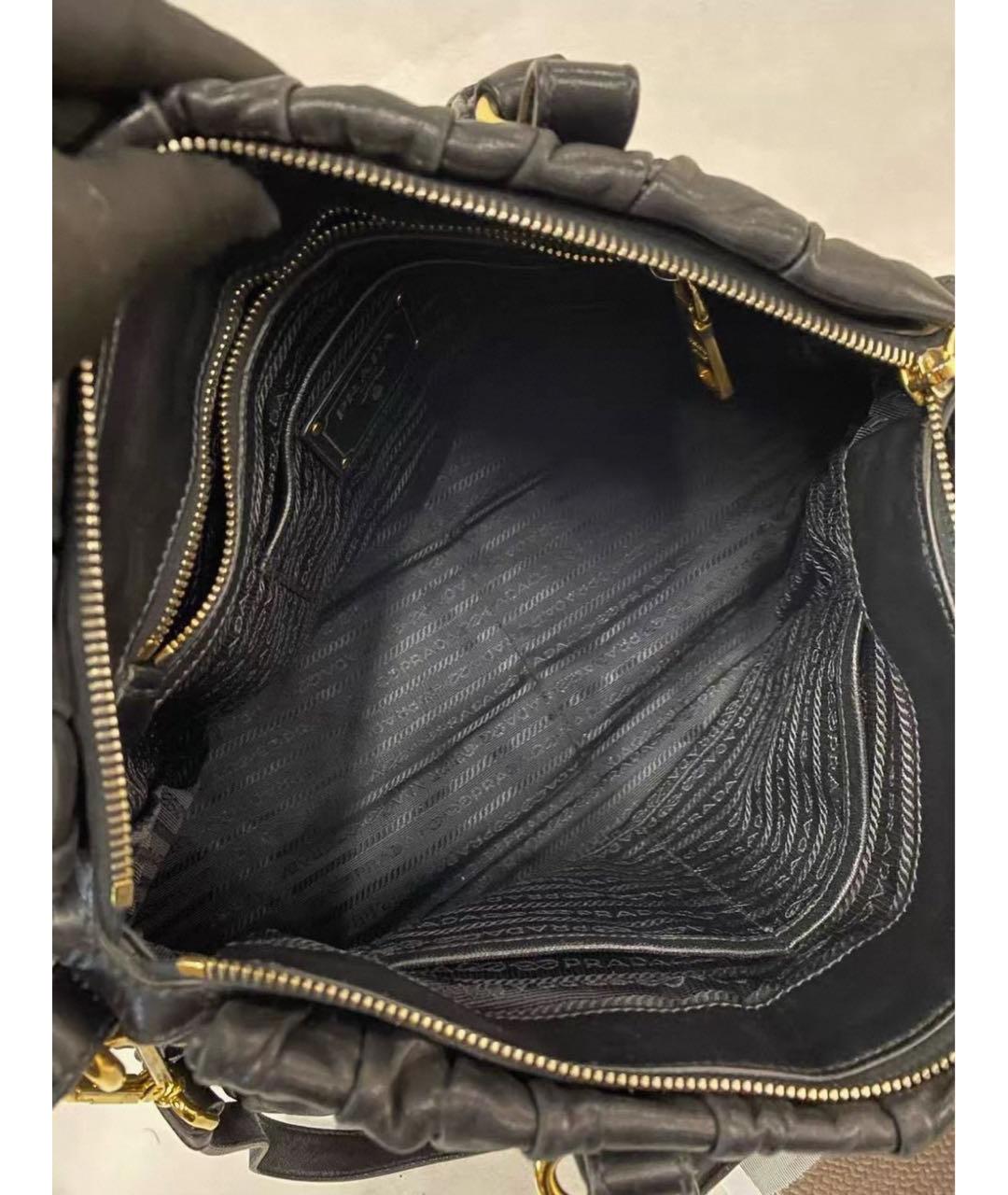 PRADA Черная кожаная сумка с короткими ручками, фото 4