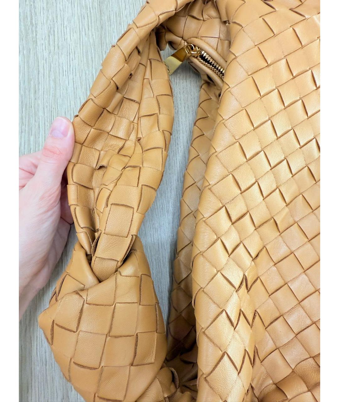 BOTTEGA VENETA Бежевая кожаная сумка с короткими ручками, фото 6