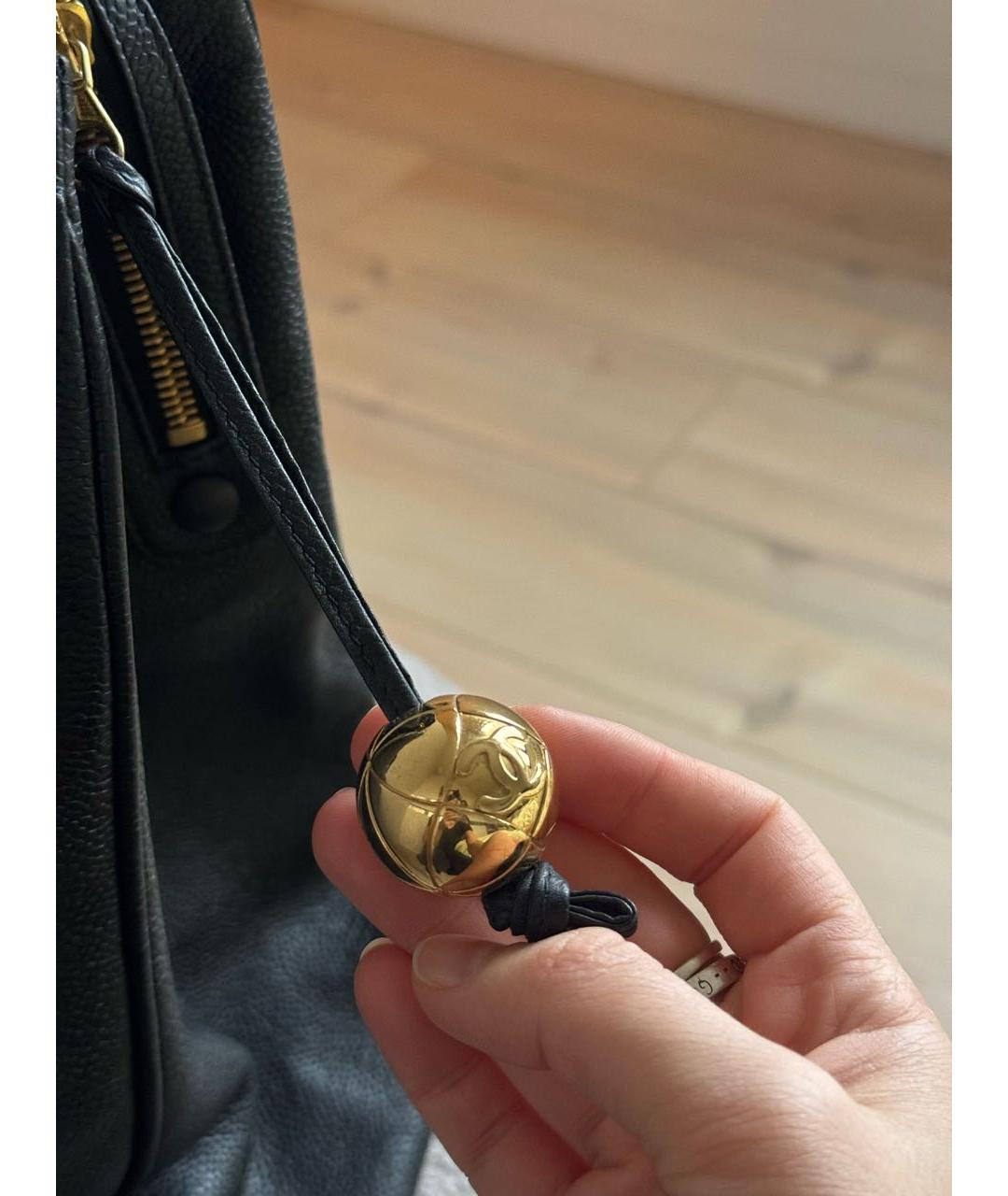 CHANEL Черная кожаная сумка тоут, фото 5
