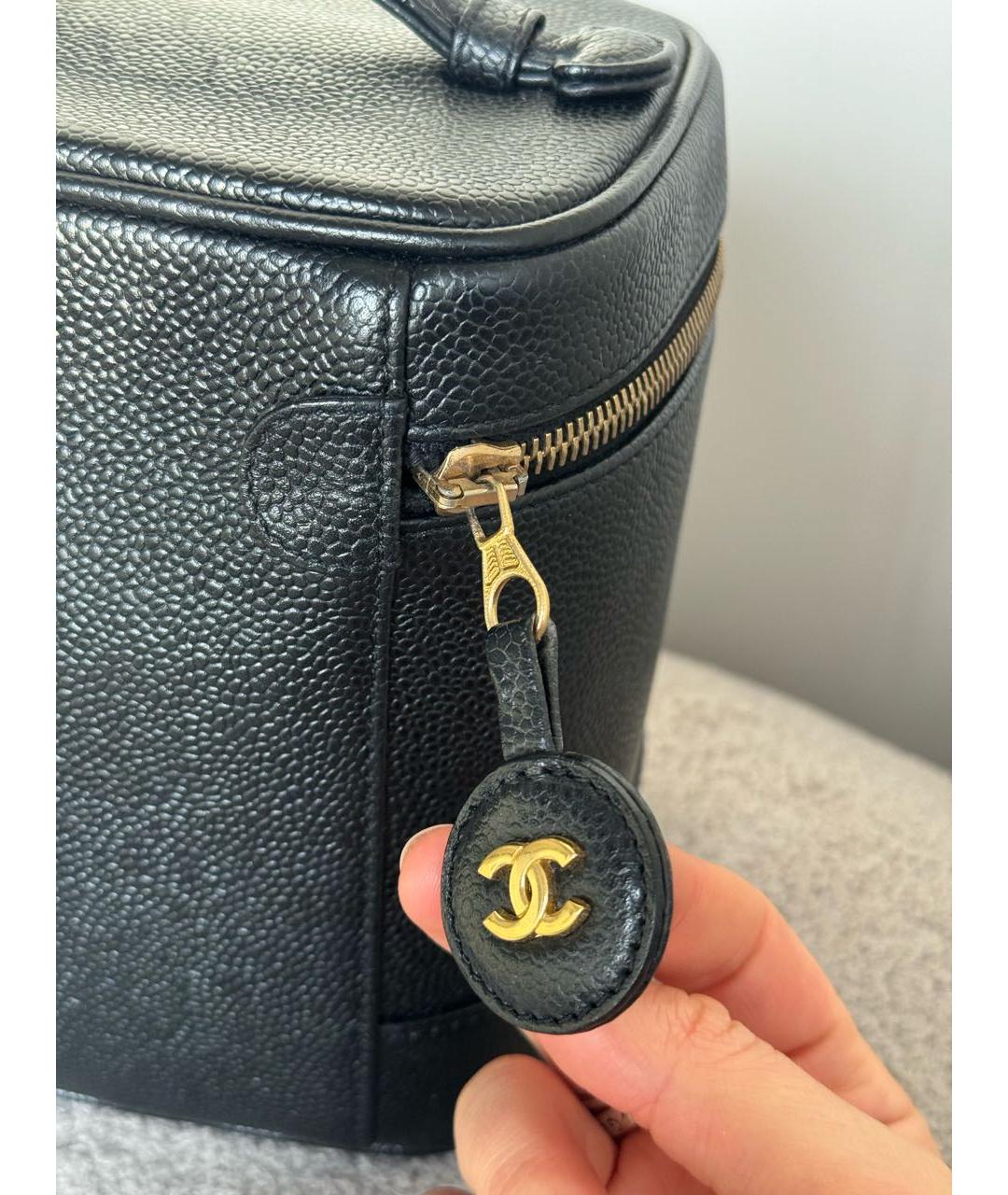 CHANEL Черная кожаная сумка с короткими ручками, фото 5