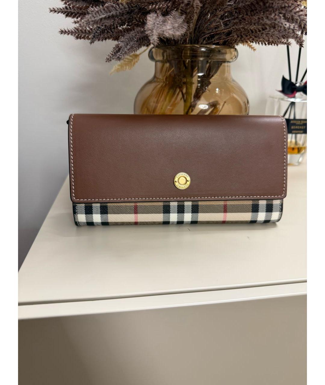 BURBERRY Коричневый кожаный кошелек, фото 6