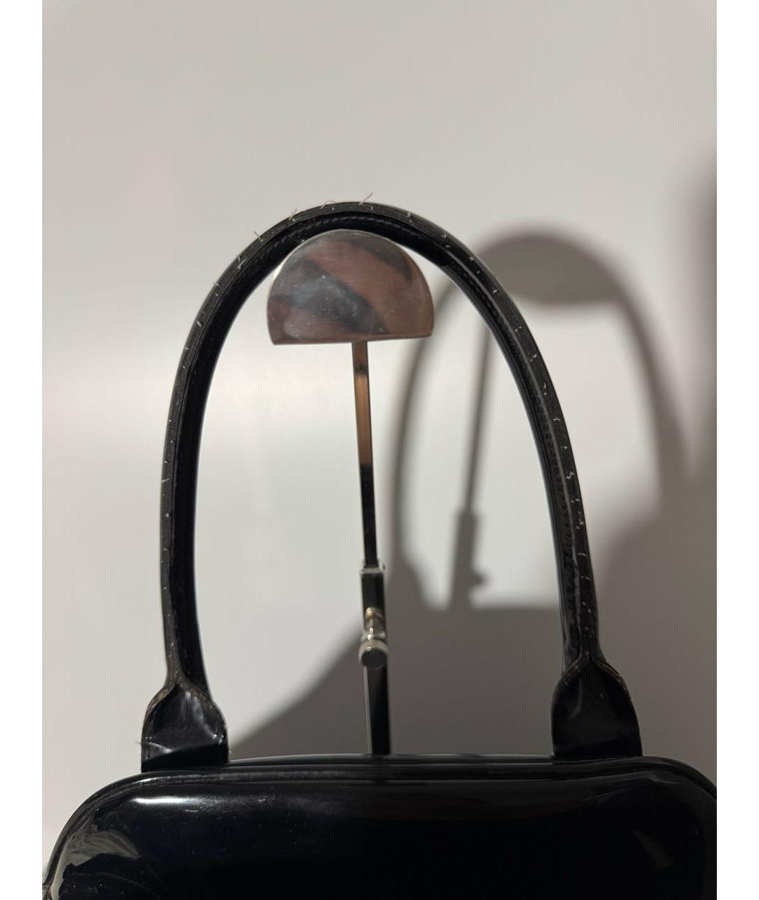 VIVIENNE WESTWOOD Черная сумка с короткими ручками из лакированной кожи, фото 7