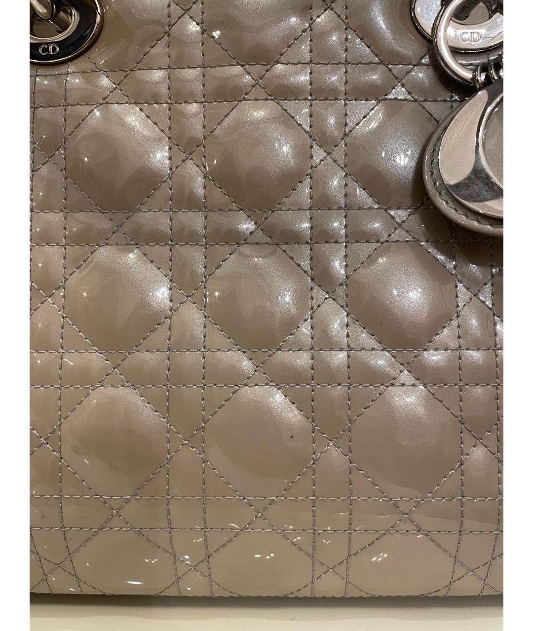 CHRISTIAN DIOR Серая сумка с короткими ручками из лакированной кожи, фото 8
