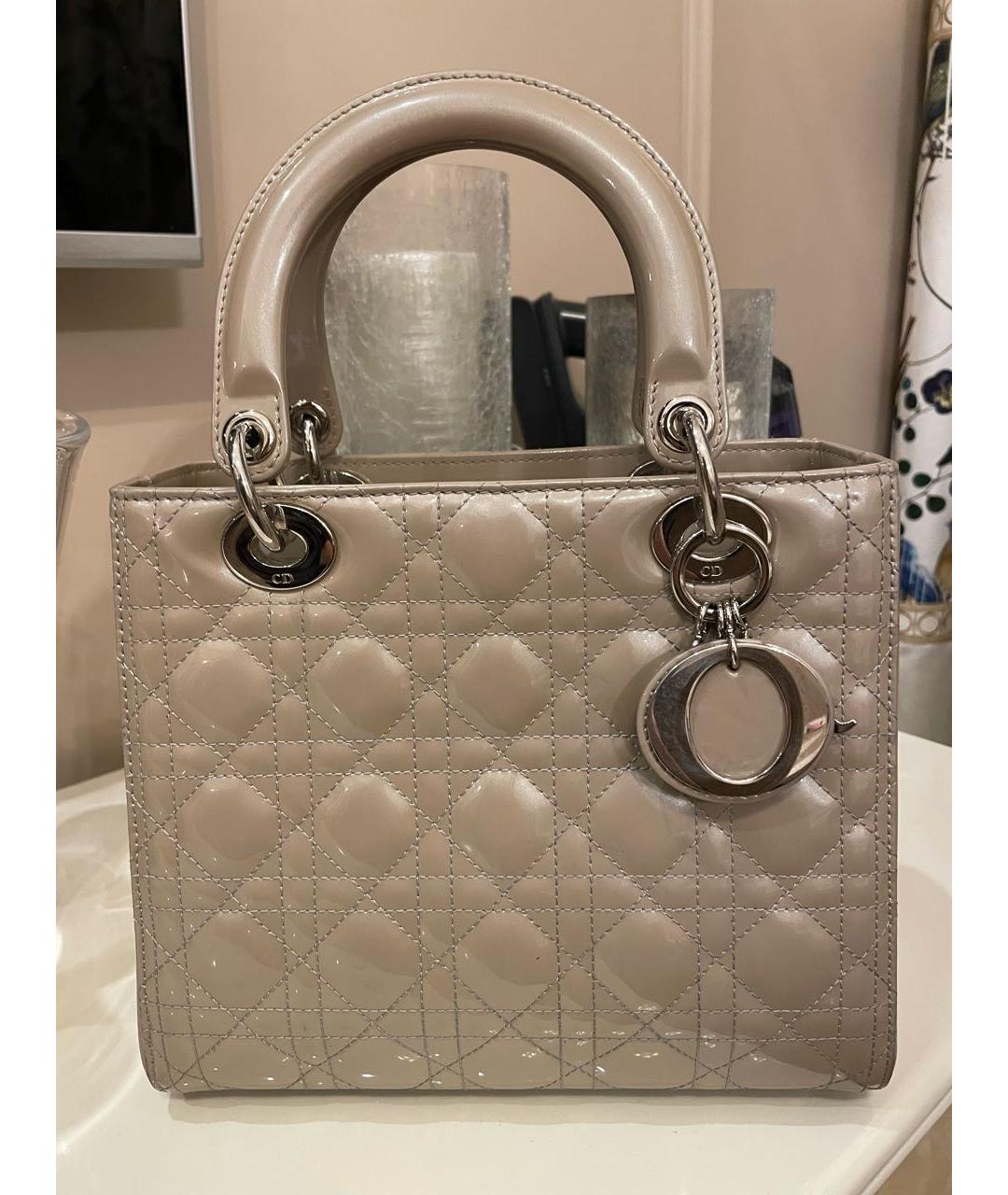 CHRISTIAN DIOR Серая сумка с короткими ручками из лакированной кожи, фото 9