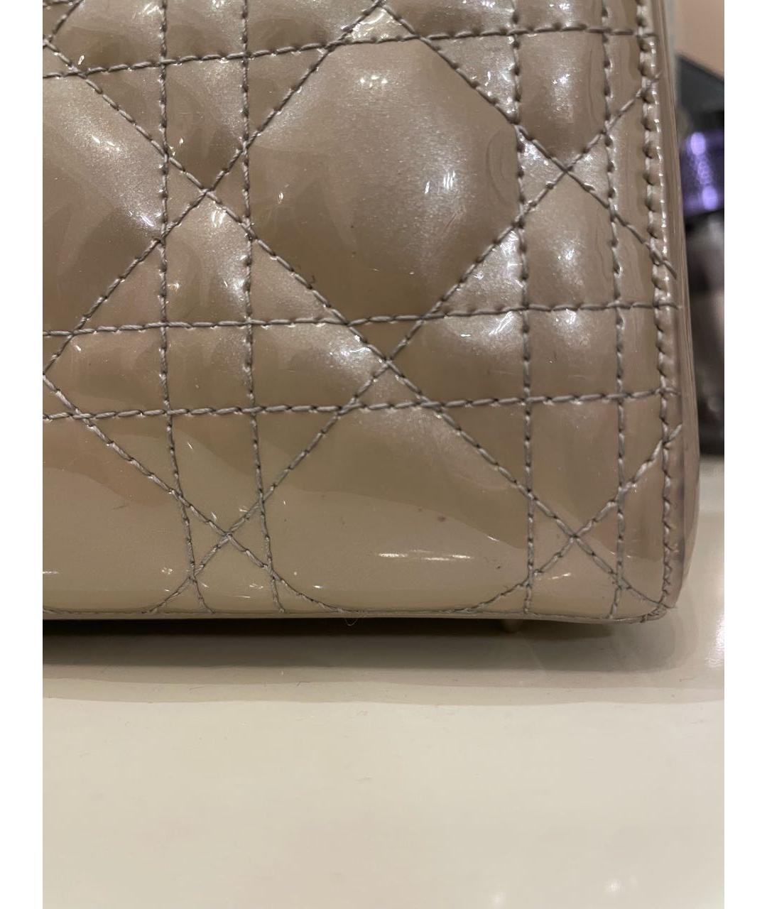 CHRISTIAN DIOR Серая сумка с короткими ручками из лакированной кожи, фото 7