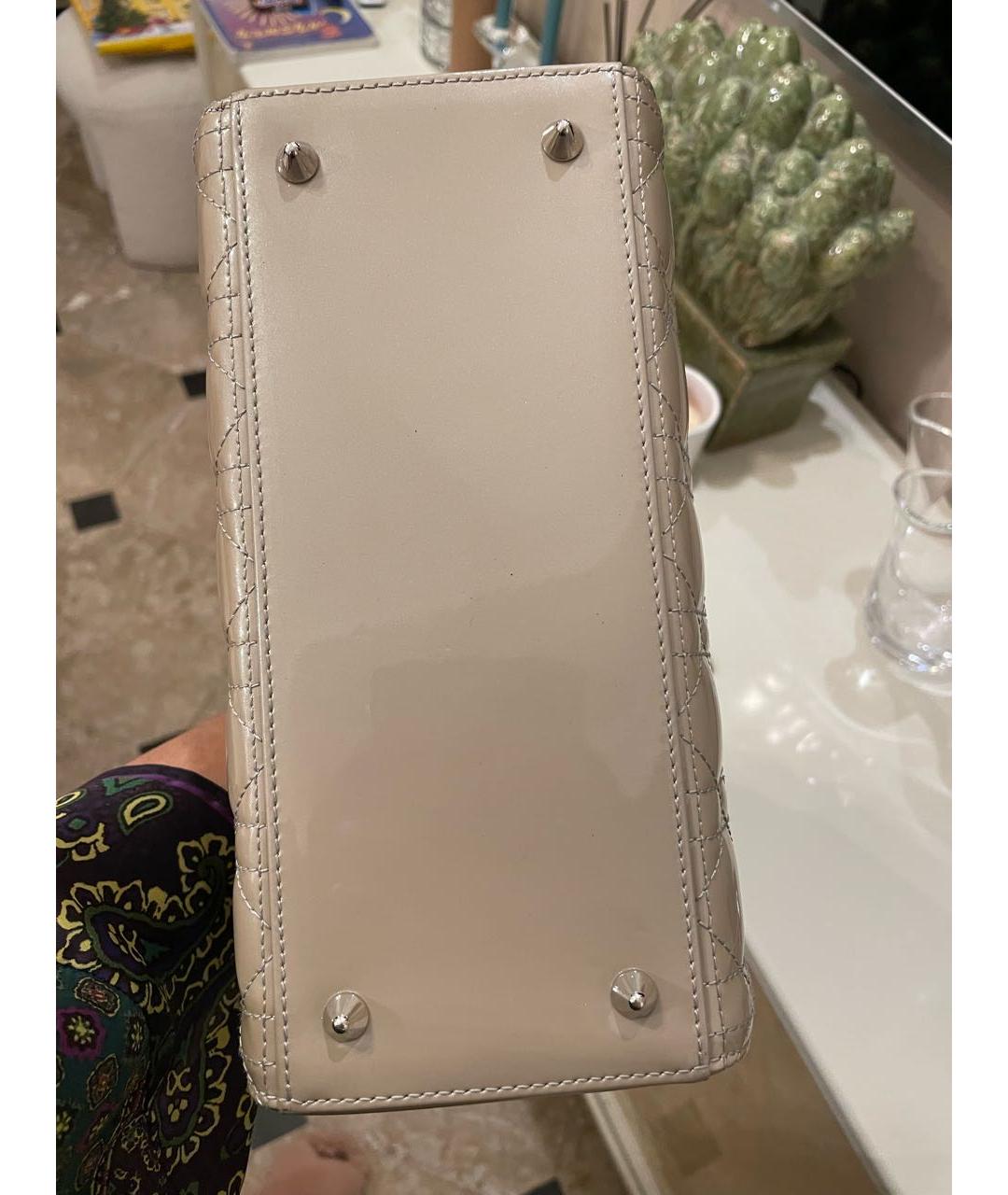 CHRISTIAN DIOR Серая сумка с короткими ручками из лакированной кожи, фото 6