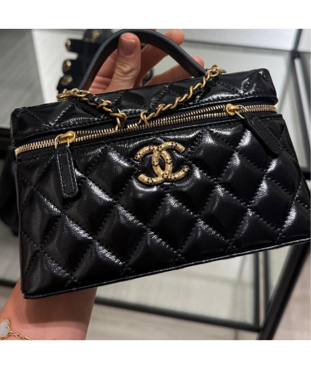 CHANEL Черная кожаная сумка с короткими ручками, фото 3