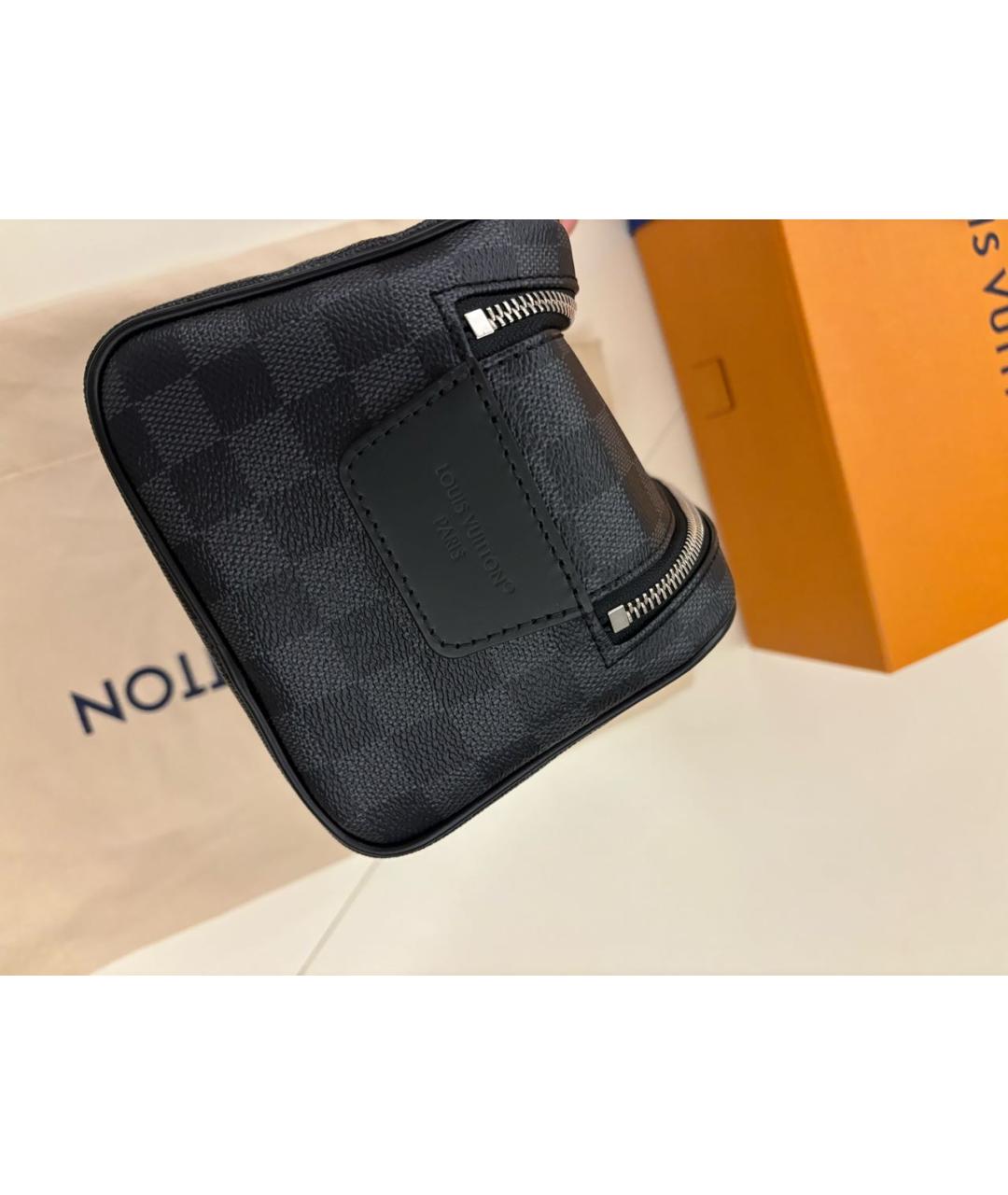 LOUIS VUITTON Черная косметичка, фото 5