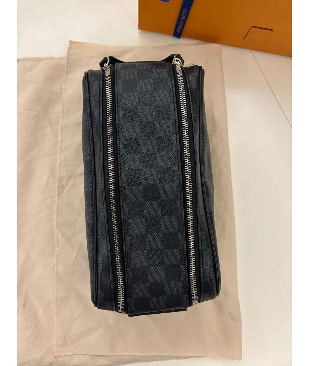 LOUIS VUITTON Черная косметичка, фото 2