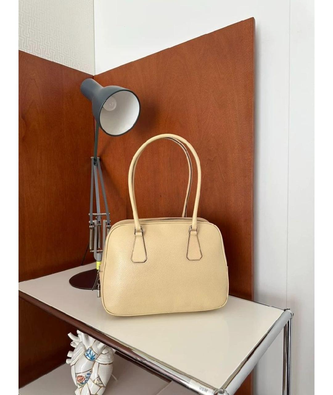 PRADA Бежевая кожаная сумка через плечо, фото 4