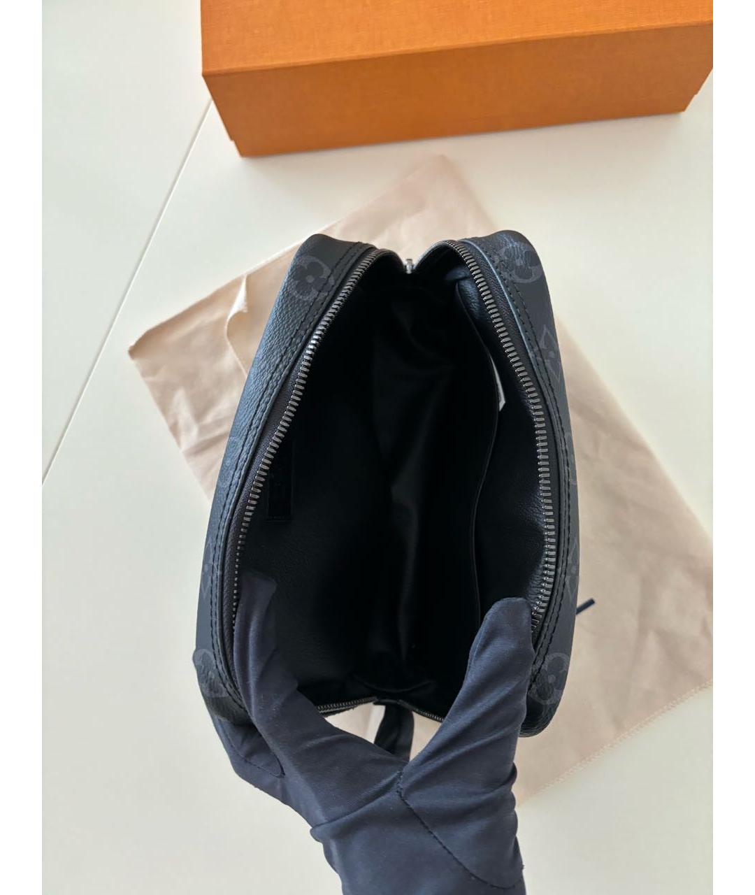 LOUIS VUITTON Черная косметичка, фото 6