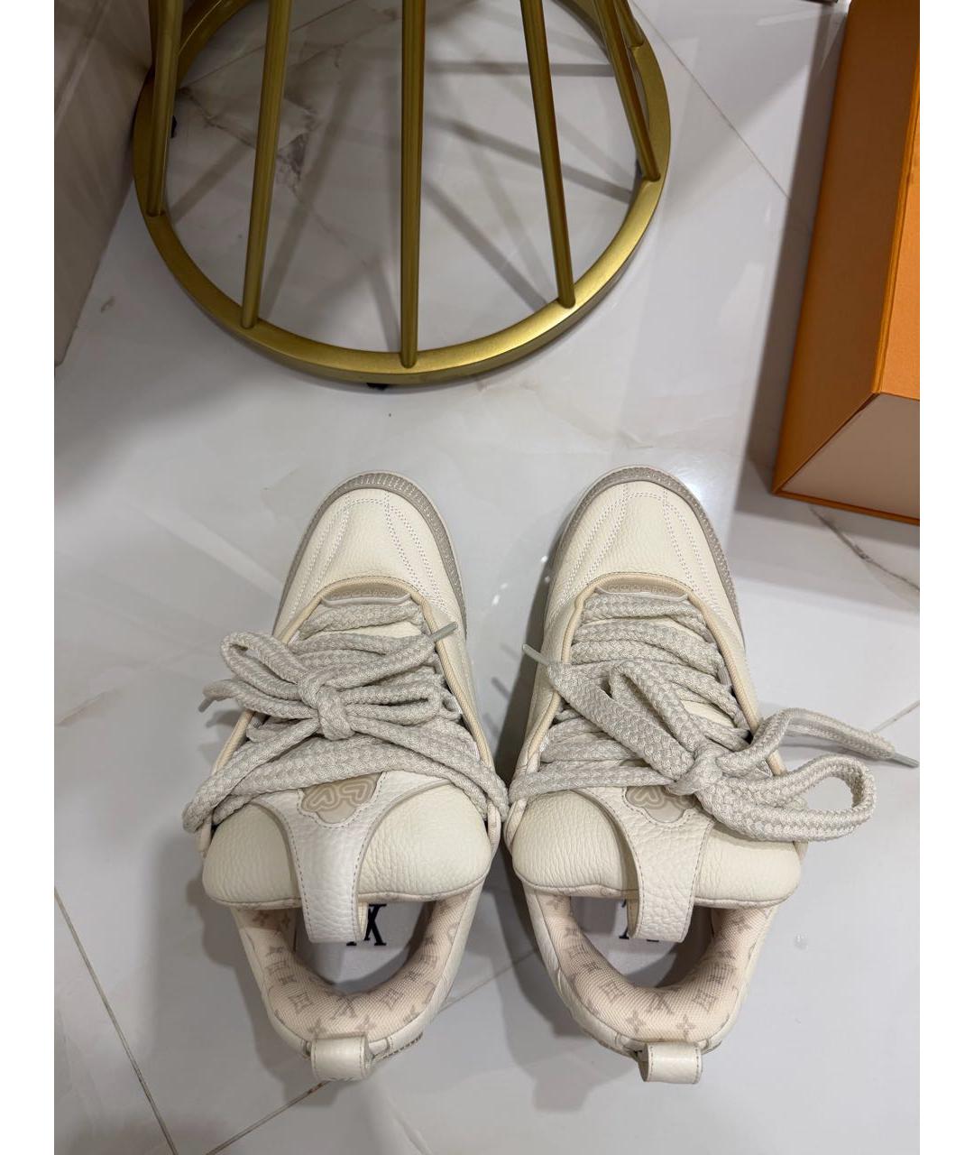 LOUIS VUITTON Белые кожаные низкие кроссовки / кеды, фото 3