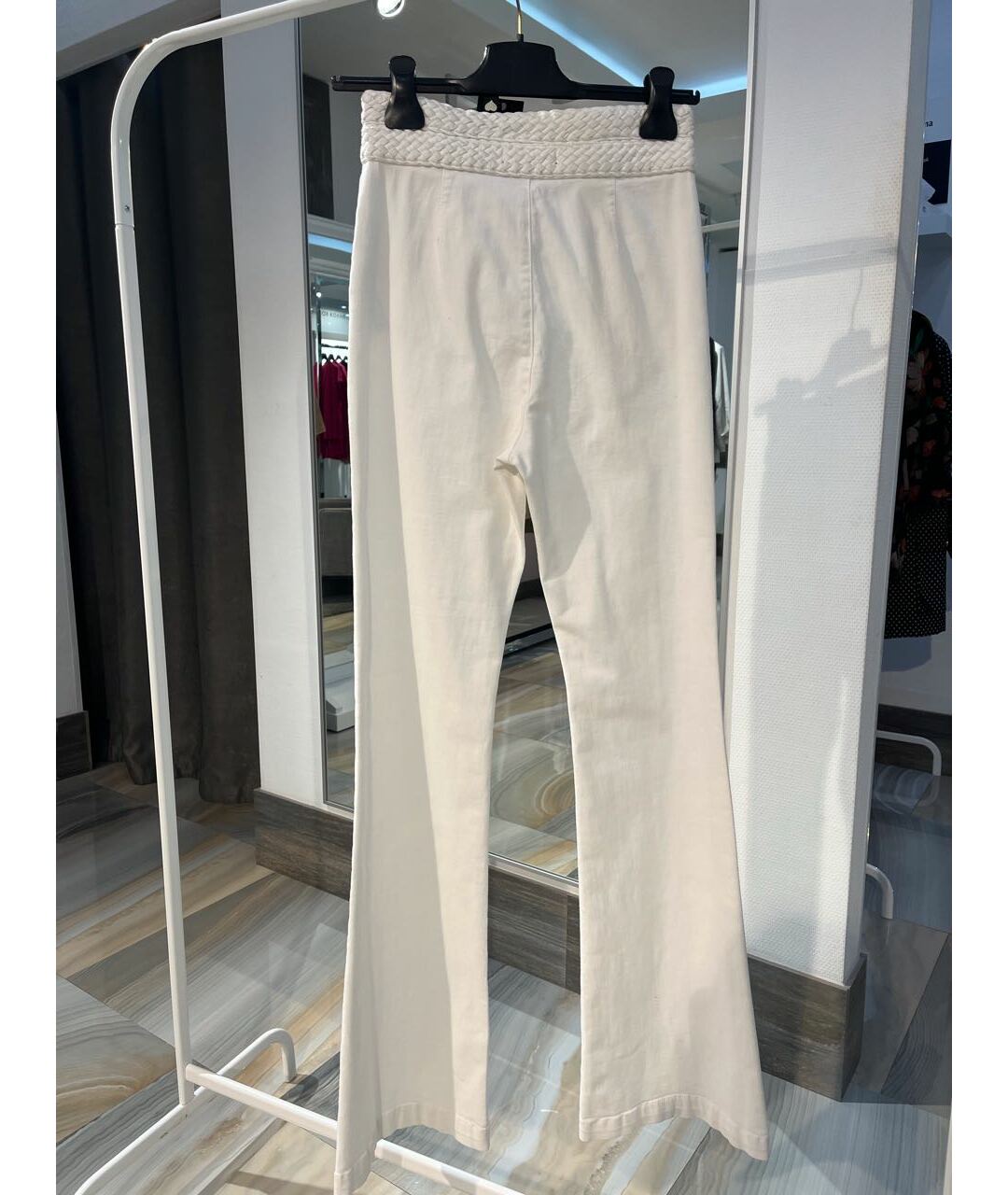 TWIN-SET Белые хлопко-эластановые джинсы клеш, фото 2