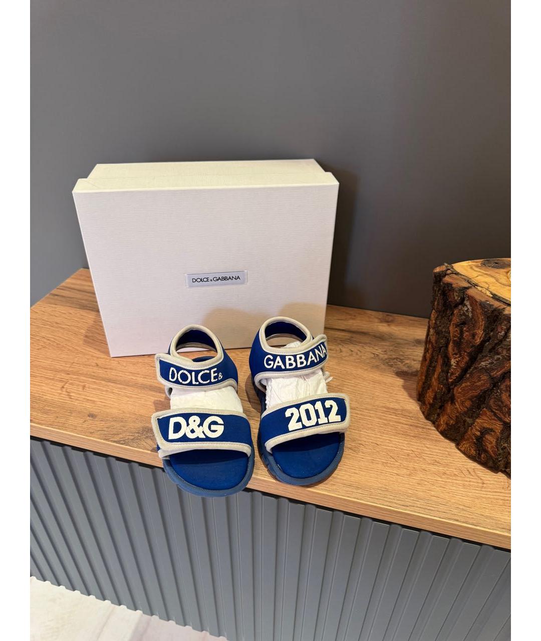 DOLCE & GABBANA KIDS Синие текстильные сандалии и шлепанцы, фото 2