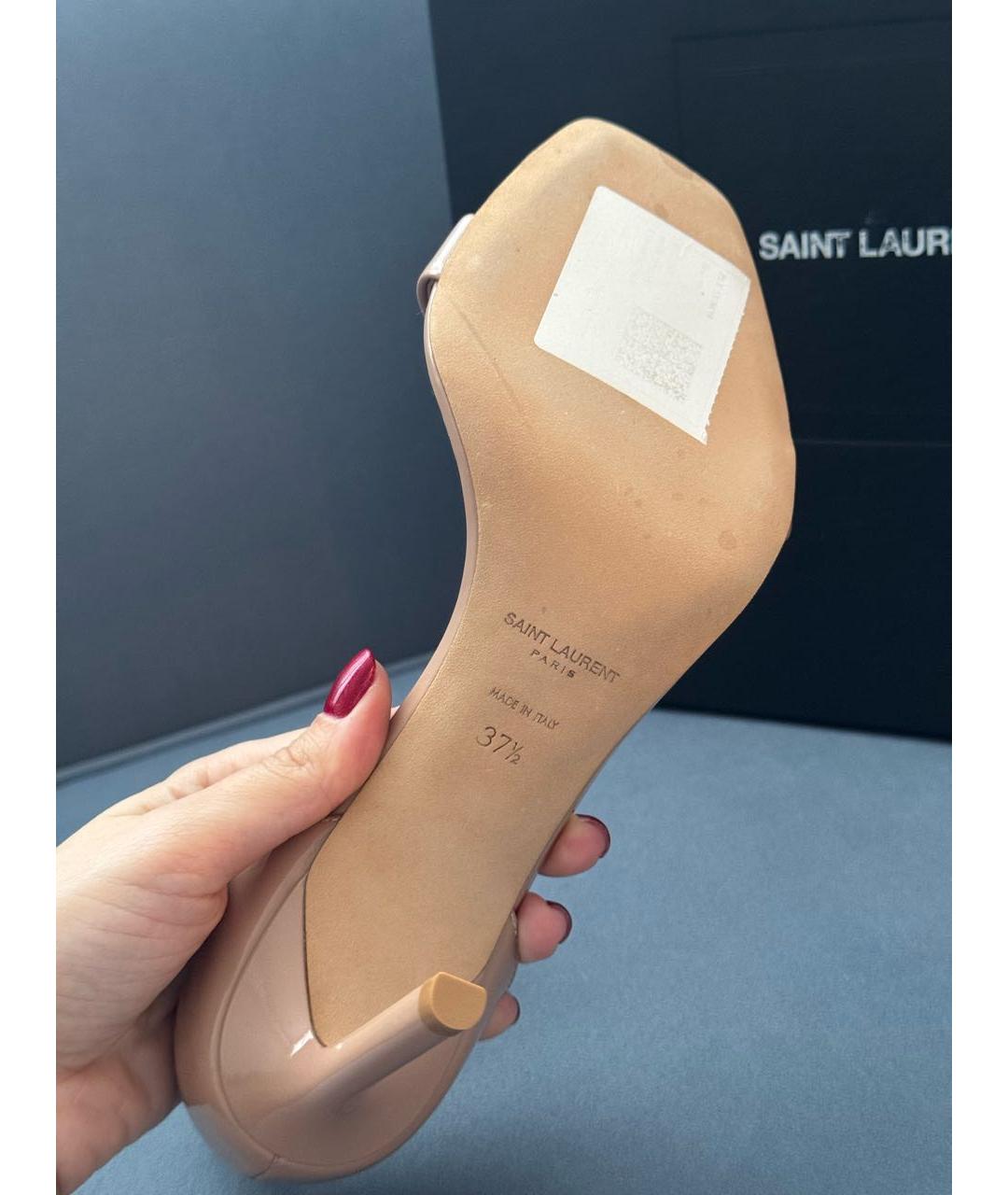 SAINT LAURENT Бежевые босоножки из лакированной кожи, фото 6