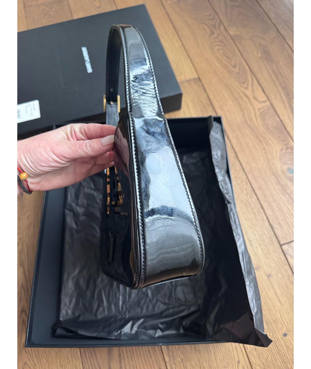 SAINT LAURENT Черная сумка с короткими ручками из лакированной кожи, фото 7