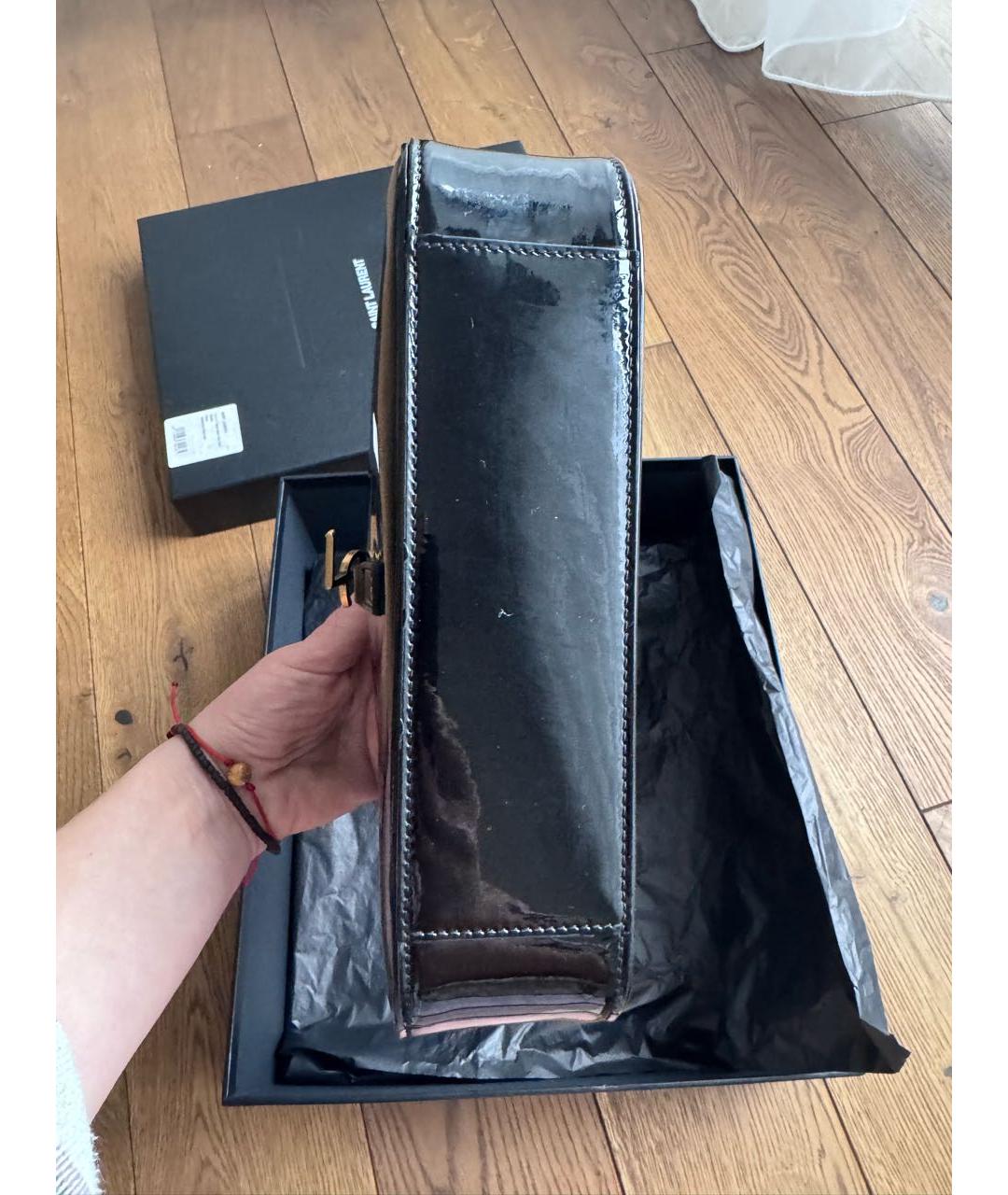 SAINT LAURENT Черная сумка с короткими ручками из лакированной кожи, фото 3