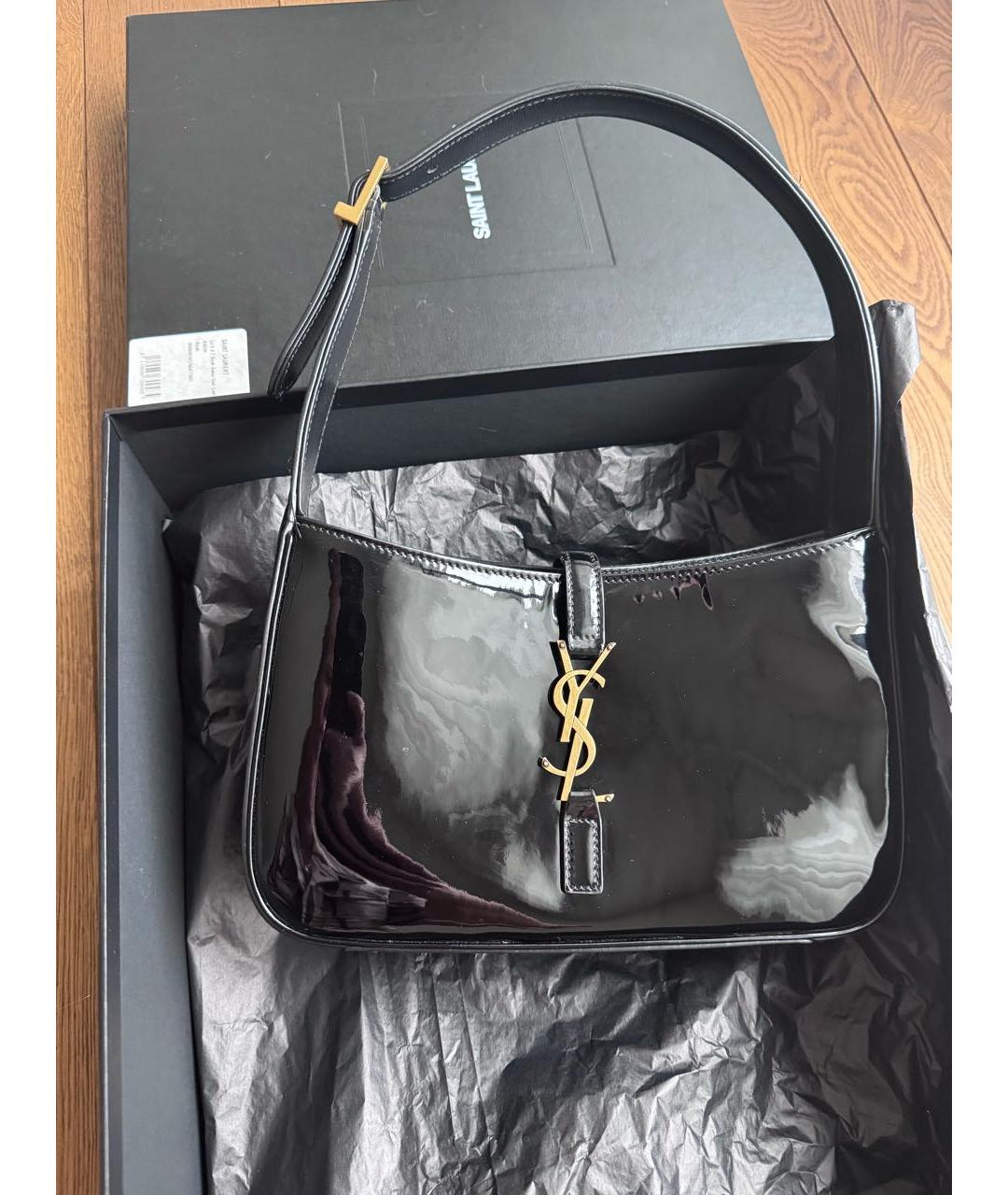 SAINT LAURENT Черная сумка с короткими ручками из лакированной кожи, фото 9