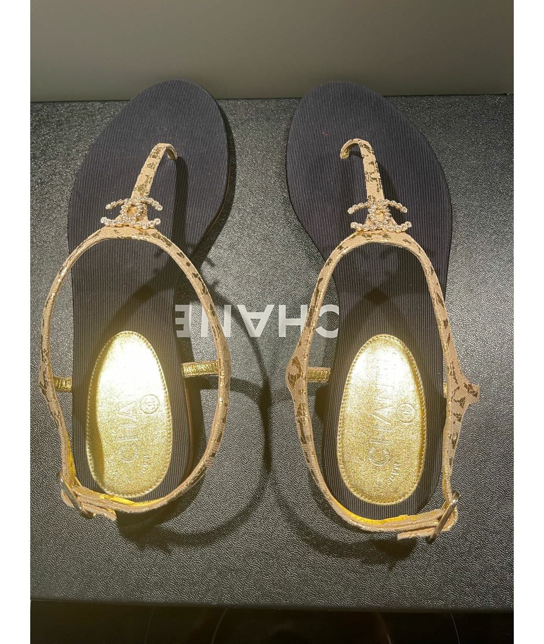 CHANEL PRE-OWNED Золотые текстильные сандалии, фото 3
