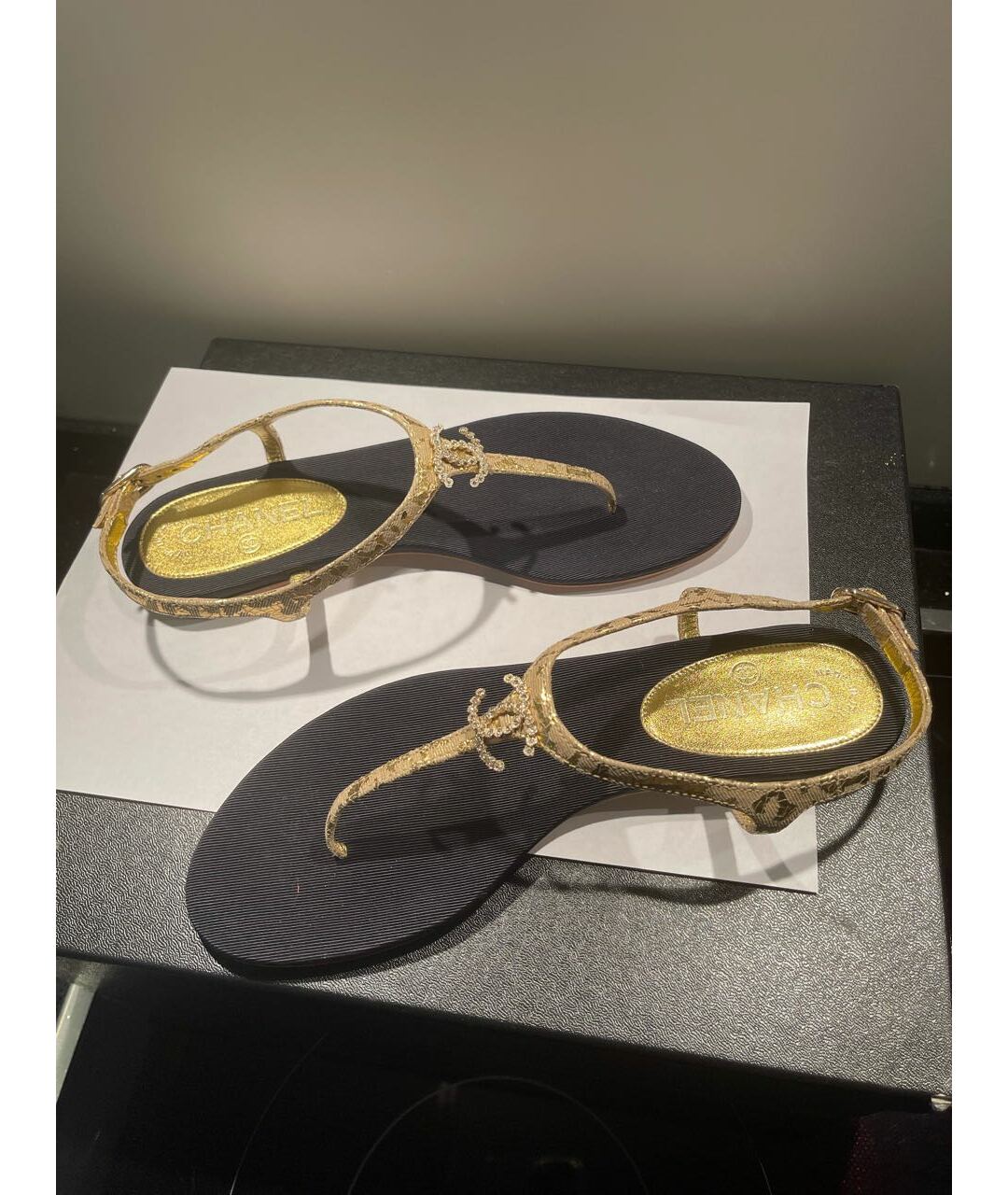 CHANEL PRE-OWNED Золотые текстильные сандалии, фото 5
