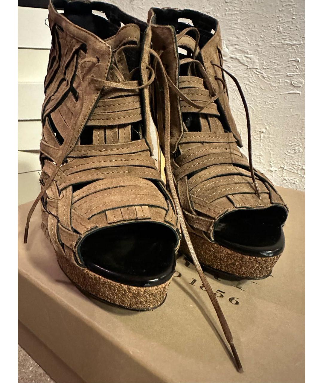 BURBERRY Бежевые замшевые туфли, фото 2