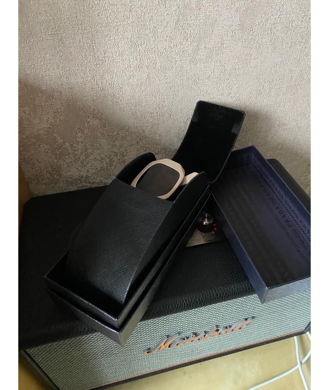 PRADA Бежевые пластиковые солнцезащитные очки, фото 3